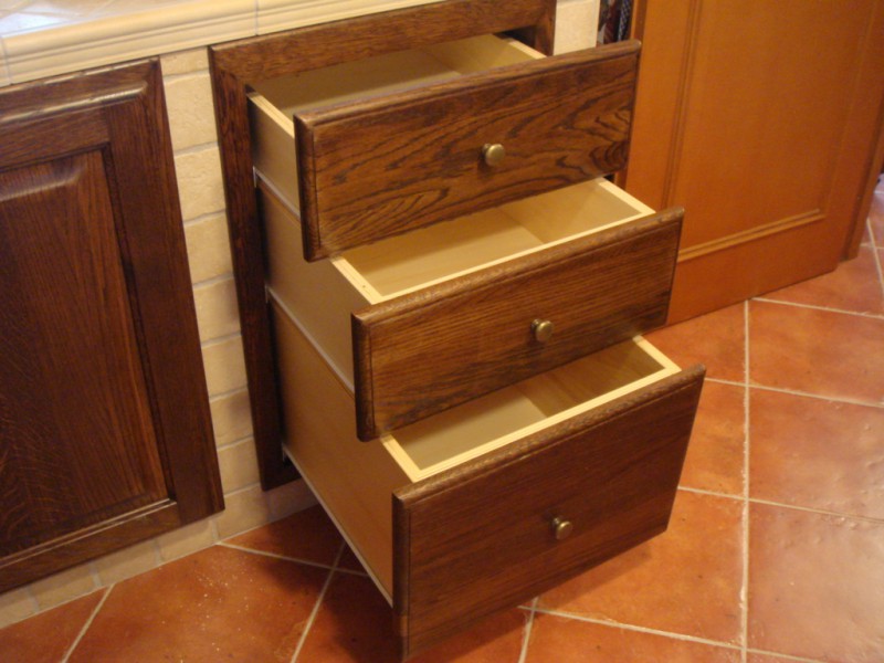 Ante e Cassetti con Sponde e Fondini in Legno di Multistrato per Cucina in Muratura Ante e Cassetti con Sponde e Fondini in Legno di Multistrato per Cucina in Muratura
