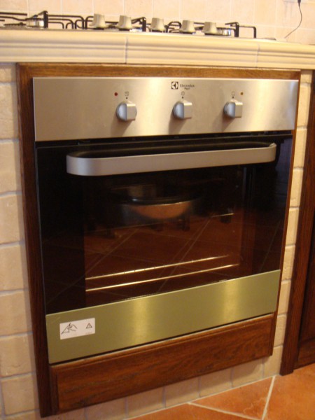 Ante per Cucina in Muratura in Legno Massello di Rovere Tinto Noce Ante per Cucina in Muratura in Legno Massello di Rovere Tinto Noce
