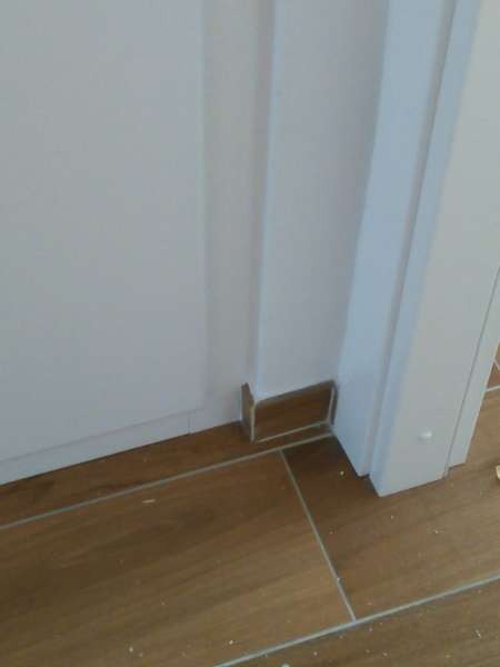 Armadio a Muro Laccato Bianco con 4 Ante Lisce a Battente a Battuta Stondate Armadio a Muro Laccato Bianco con 4 Ante Lisce a Battente a Battuta Stondate