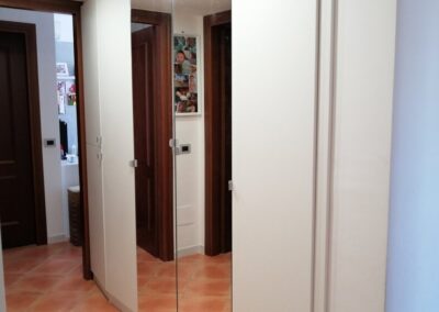 Armadi a Muro Sagomati per Ogni Spazio