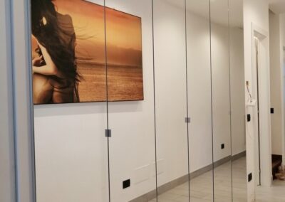 Armadi a Muro a Filo Muro con Ante Specchiate