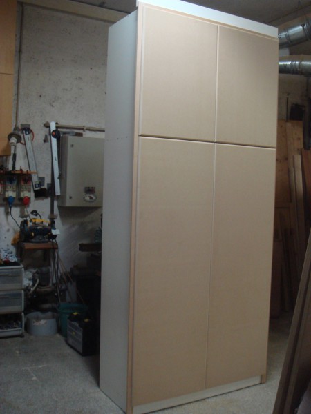 Armadio a Parete in Legno e su Misura Laccato Bianco con 4 Ante a Battente in Listellare di Mdf Armadio a Parete in Legno e su Misura Laccato Bianco con 4 Ante a Battente in Listellare di Mdf