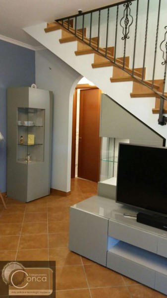 Armadio Sottoscala in Legno Laccato