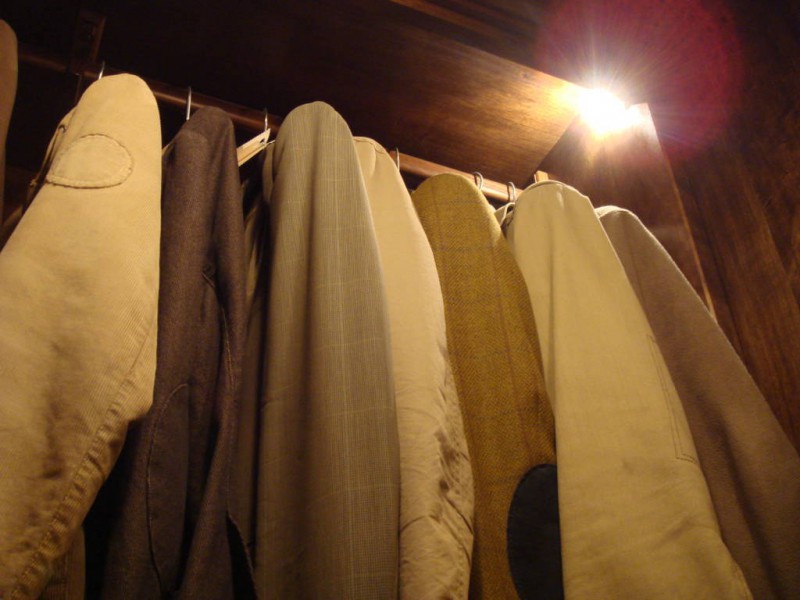 Cabina Armadio in Legno Tinto Noce Cabina Armadio in Legno Tinto Noce