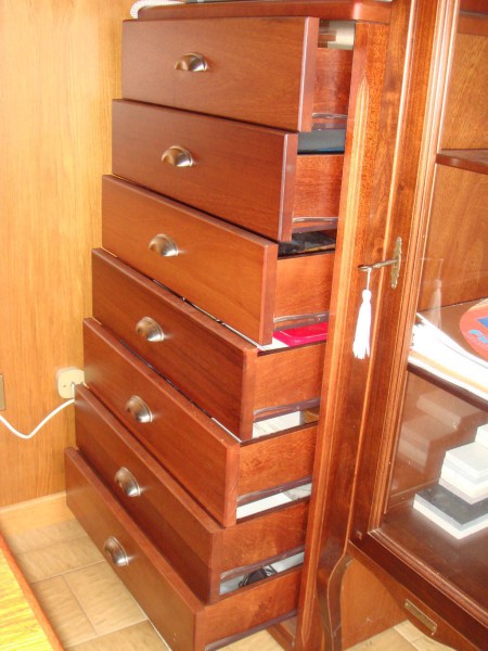 Cassettiere su Misura in Legno Cassettiere su Misura in Legno