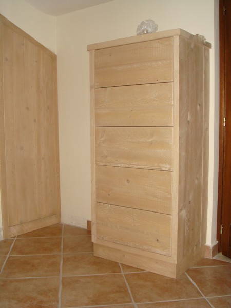 Cassettiere su Misura in Legno Massello Cassettiere su Misura in Legno Massello
