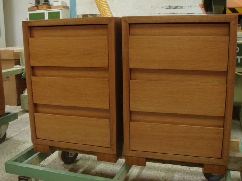 Comodini in Legno e su Misura per Camera da Letto Comodini in Legno e su Misura per Camera da Letto
