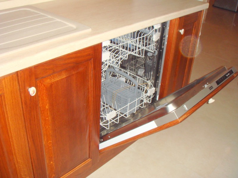 Cucina Artigianale in Legno con Lavastoviglie Franke ad Incasso con Antina Frontale Cucina Artigianale in Legno con Lavastoviglie Franke ad Incasso con Antina Frontale