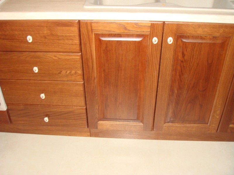 Cucina Artigianale in Legno e su Misura con Cassettiera con 4 Cassetti Cucina Artigianale in Legno e su Misura con Cassettiera con 4 Cassetti
