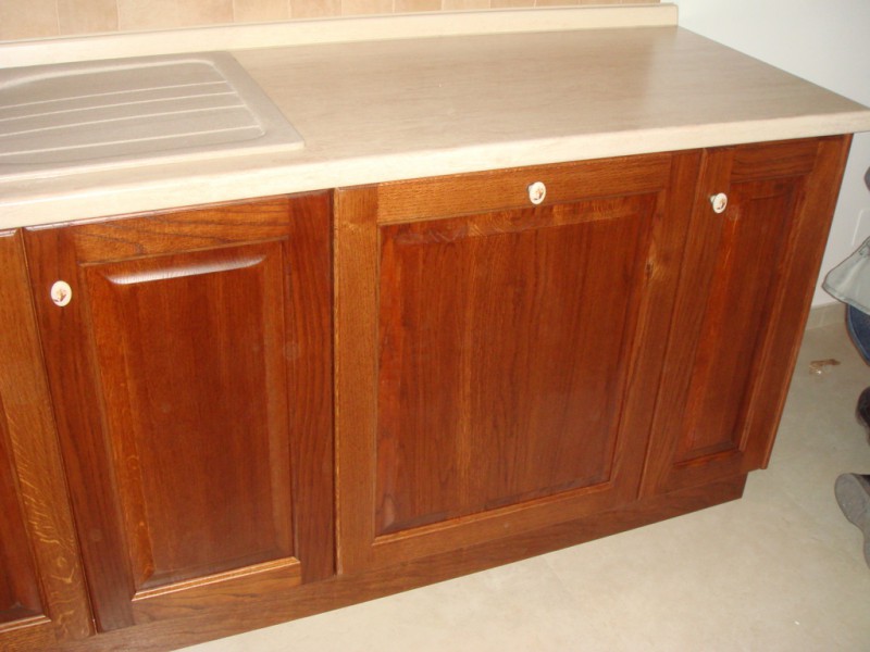 Cucina Artigianale con Top in Laminato Finto Travertino Cucina Artigianale con Top in Laminato Finto Travertino