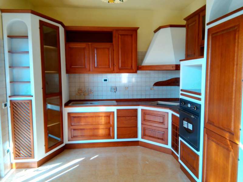 Cucina in Finta Muratura Angolare su Misura Cucina in Finta Muratura Angolare su Misura