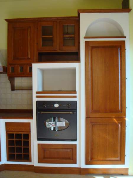 Cucina in Finta Muratura Angolare con Colonna Forno e Microonde Cucina in Finta Muratura Angolare con Colonna Forno e Microonde