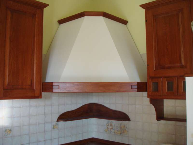 Cucina in Finta Muratura Angolare con Cappa Camino ad Angolo Cucina in Finta Muratura Angolare con Cappa Camino ad Angolo