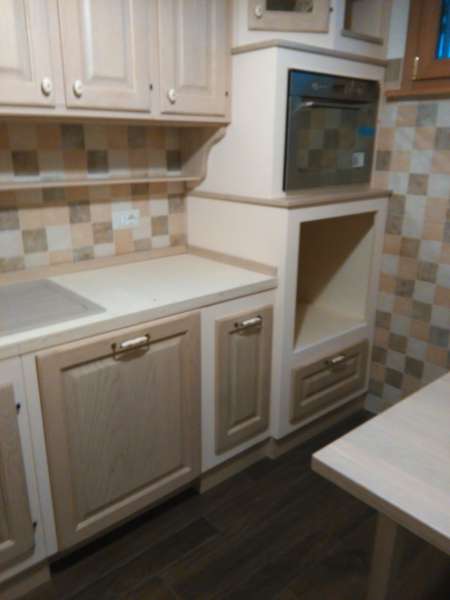 Cucina in Finta Muratura su Misura Artigianale con Colonna Forno e Microonde Cucina in Finta Muratura su Misura Artigianale con Colonna Forno e Microonde