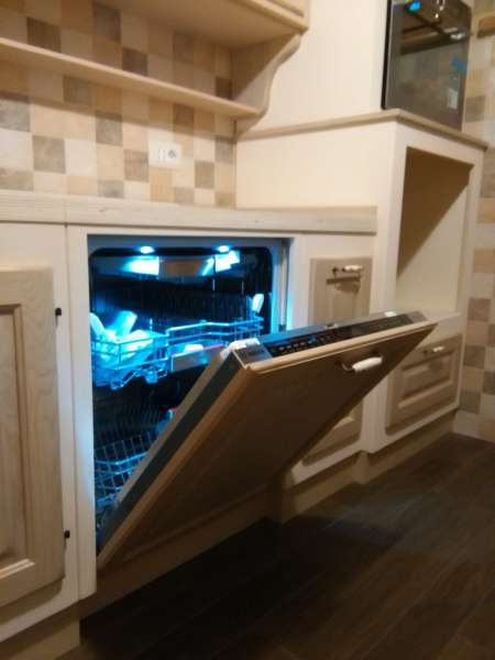 Cucina in Finta Muratura Artigianale con Lavastoviglie ad Incasso con Anta in Legno Apribile Cucina in Finta Muratura Artigianale con Lavastoviglie ad Incasso con Anta in Legno Apribile