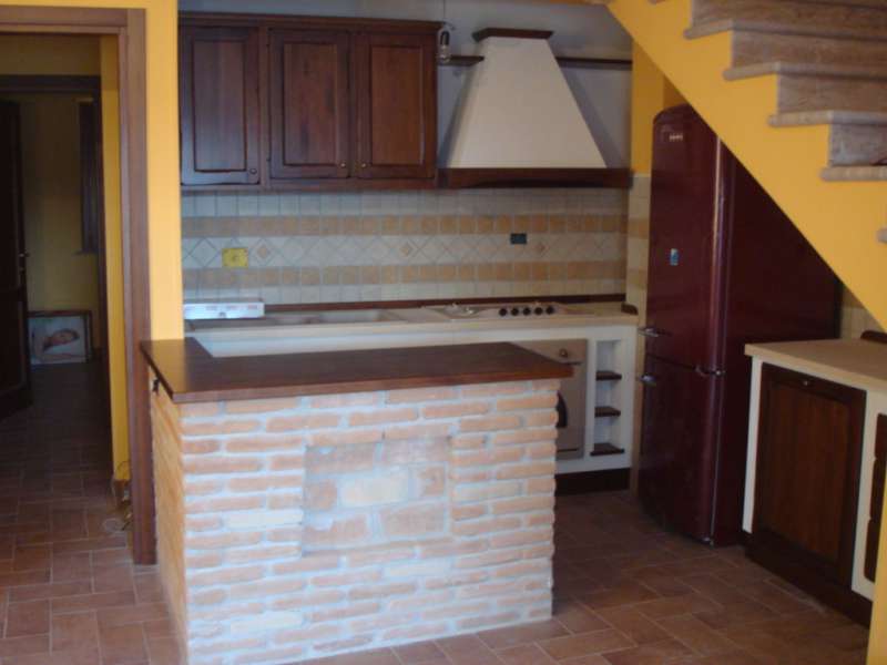 Cucina in Finta Muratura in Legno di Tiglio a Roma Cucina in Finta Muratura in Legno di Tiglio a Roma