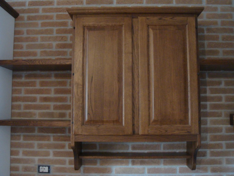 Cucina in Finta Muratura in Stile Rustico con Pensile, Cornici, Zoccoletto, Ante e Mensole in Legno Massello di Rovere Cucina in Finta Muratura in Stile Rustico con Pensile, Cornici, Zoccoletto, Ante e Mensole in Legno Massello di Rovere