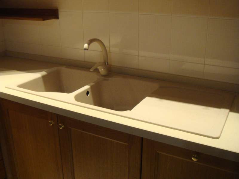 Cucina su Misura in Legno di Rovere con Lavello e Miscelatore in Fraganite Marcati Franke Cucina su Misura in Legno di Rovere con Lavello e Miscelatore in Fraganite Marcati Franke