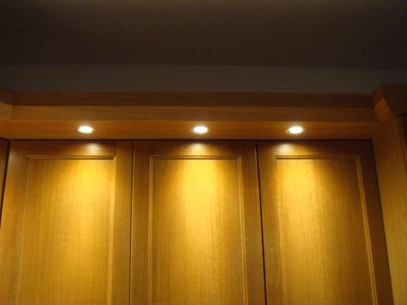 Cucina in Legno di Rovere con Cappello Artigianale Lavorato Cucina in Legno di Rovere con Cappello Artigianale Lavorato