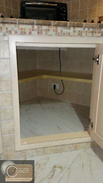 Cucina Moderna su Misura con Angolo Base Sagomato Cucina Moderna su Misura con Angolo Base Sagomato