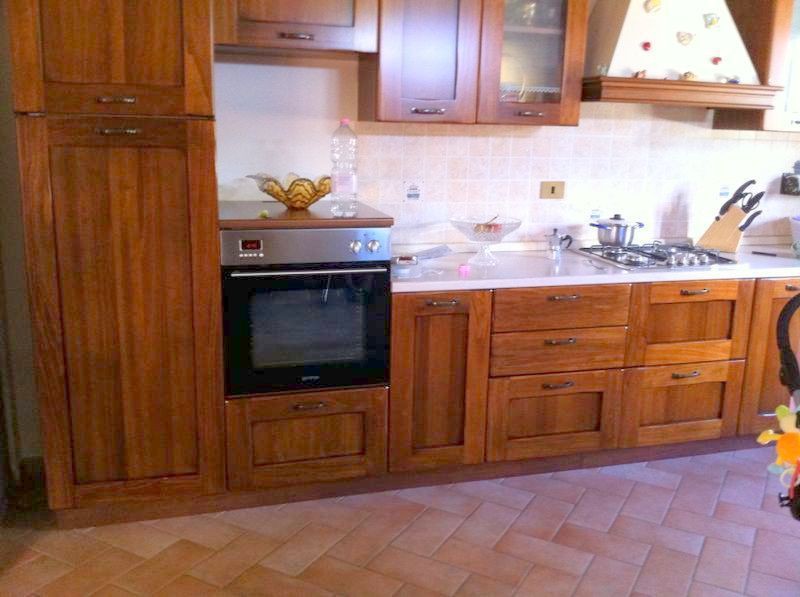 Cucina in Legno di Noce Nazionale Cucina in Legno di Noce Nazionale