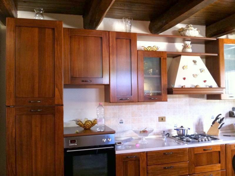 Cucina su Misura in Noce Nazionale Cucina su Misura in Noce Nazionale