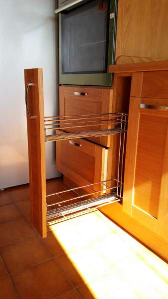 Cucina Moderna su Misura con Cestello Estraibile Cucina Moderna su Misura con Cestello Estraibile