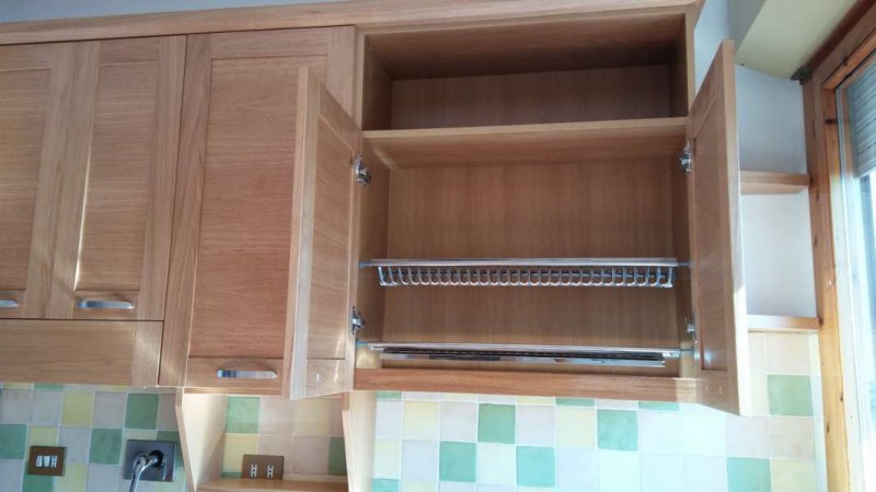 Cucina in Stile Moderno con Scolapiatti in Acciaio Inox con Gocciolatoio Cucina in Stile Moderno con Scolapiatti in Acciaio Inox con Gocciolatoio