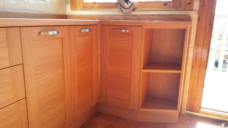 Cucina Moderna in Legno di Rovere con Angolo Base a 90 Gradi Cucina Moderna in Legno di Rovere con Angolo Base a 90 Gradi
