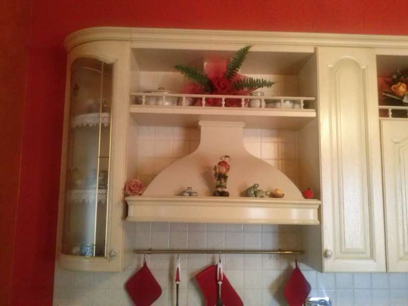 Cucina in Stile Country con Cappa Camino Cucina in Stile Country con Cappa Camino