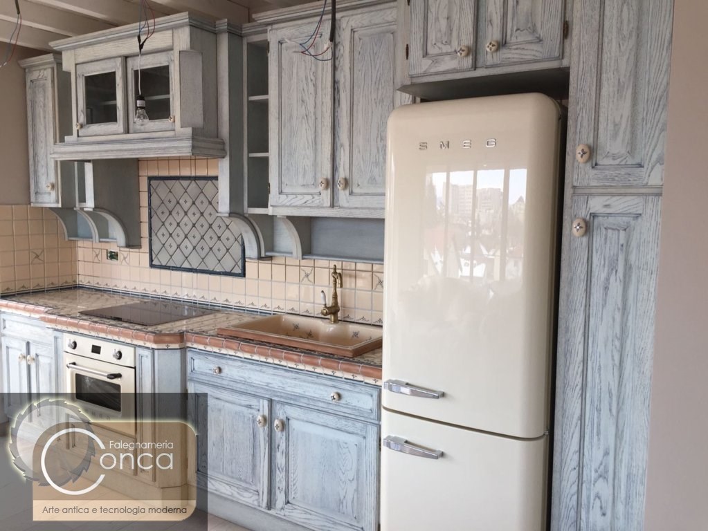 Cucina su Misura in Vero Legno e in Linea Artigianale