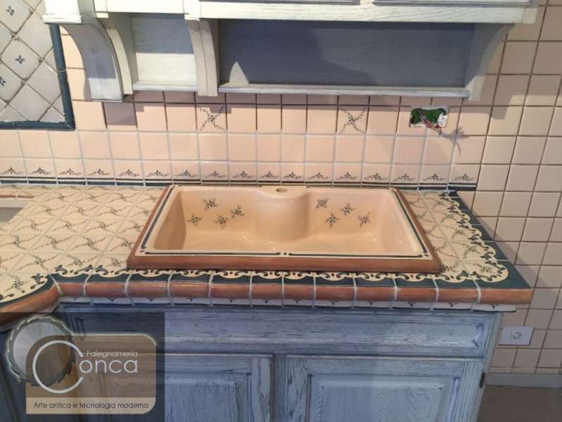 Cucine Prodotte in Legno Selezionato e Stagionato Cucine Prodotte in Legno Selezionato e Stagionato