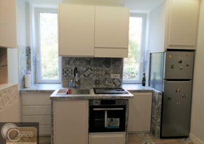 Cucine in Muratura in Frassino a Poro Aperto con Maniglioni a Gola in Legno