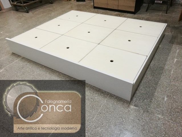 Letto Matrimoniale Futon su Misura in Legno Bianco con Vani Contenitori Apribili
