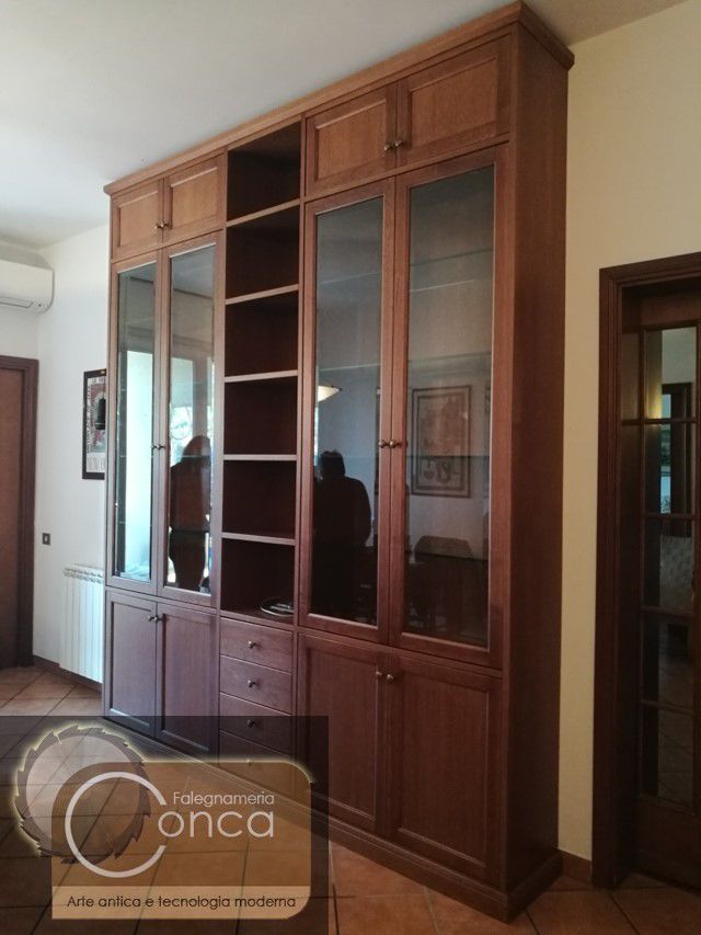 Libreria in Stile Classico Realizzata su Misura