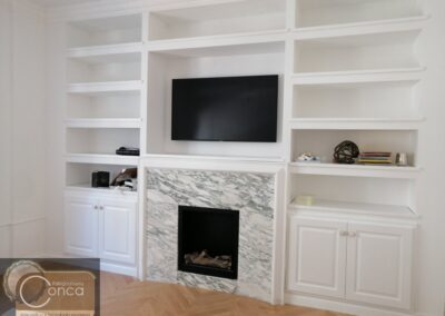 Librerie in Cartongesso con Ante e Mensole in Legno Laccato Bianco Opaco