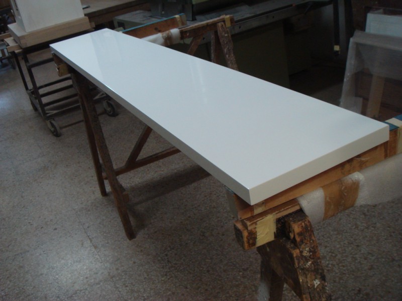 Mensola in Stile Moderno Assemblata con Collanti Professionali Mensola in Stile Moderno Assemblata con Collanti Professionali