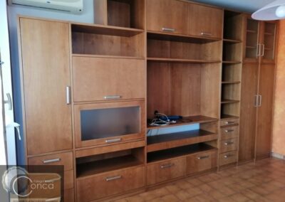 Pareti Attrezzate in Legno Tinto a Campione