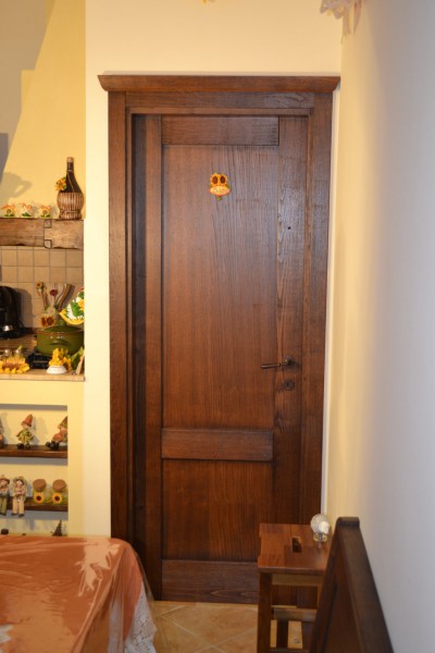 Porta in Legno Massello di Castagno Spazzolato Porta in Legno Massello di Castagno Spazzolato