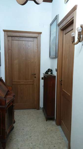 Porte Classiche in Legno Massello di Castagno Porte Classiche in Legno Massello di Castagno