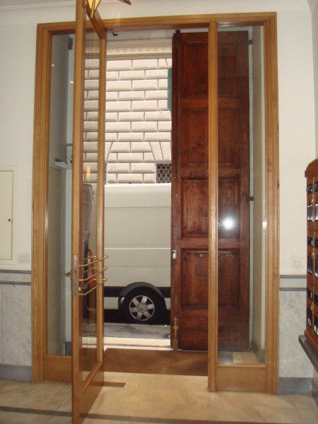 Portone in Legno di Rovere su Misura per Condominio Portone in Legno di Rovere su Misura per Condominio