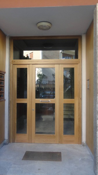 Portone per Condominio in Legno e su Misura Portone per Condominio in Legno e su Misura