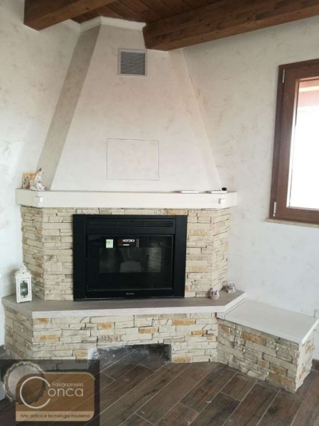 Rivestimento per Camino in Legno di Frassino