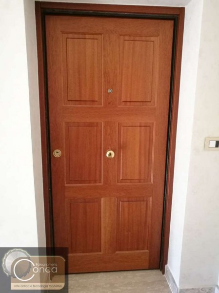 Rivestimento Portone in Legno