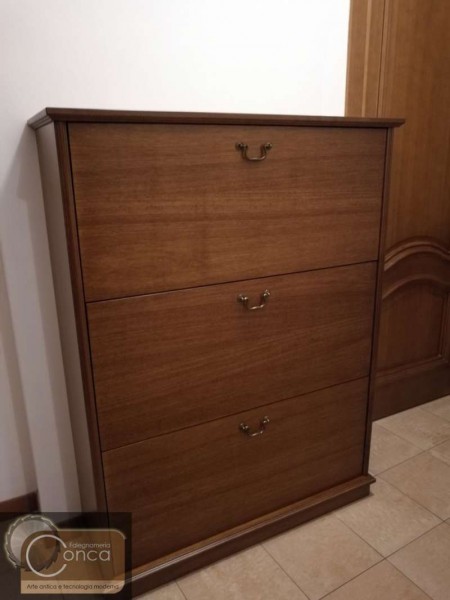Scarpiera su Misura in Legno di Noce Tanganica 