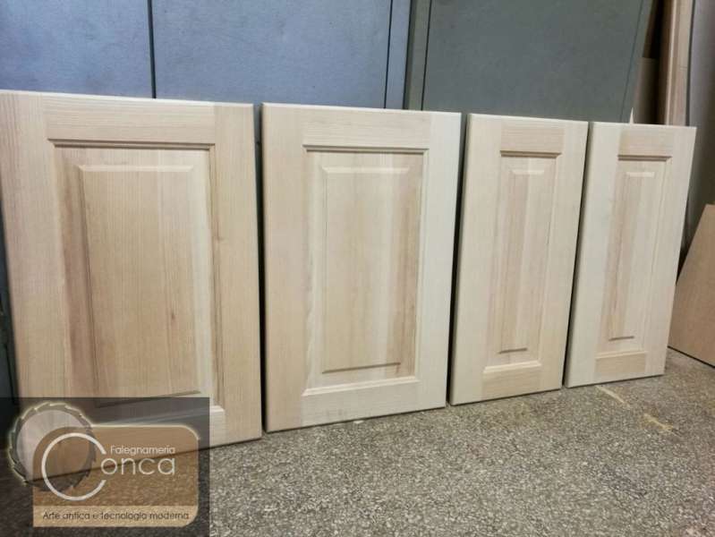 Sportelli in Legno Massello Forniti Grezzi Sportelli in Legno Massello Forniti Grezzi