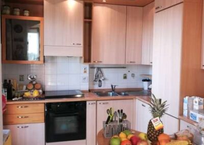 Realizzazione e Montaggio Sportelli in Legno di Multistrato Bilaminato Rovere Sbiancato per Cucina