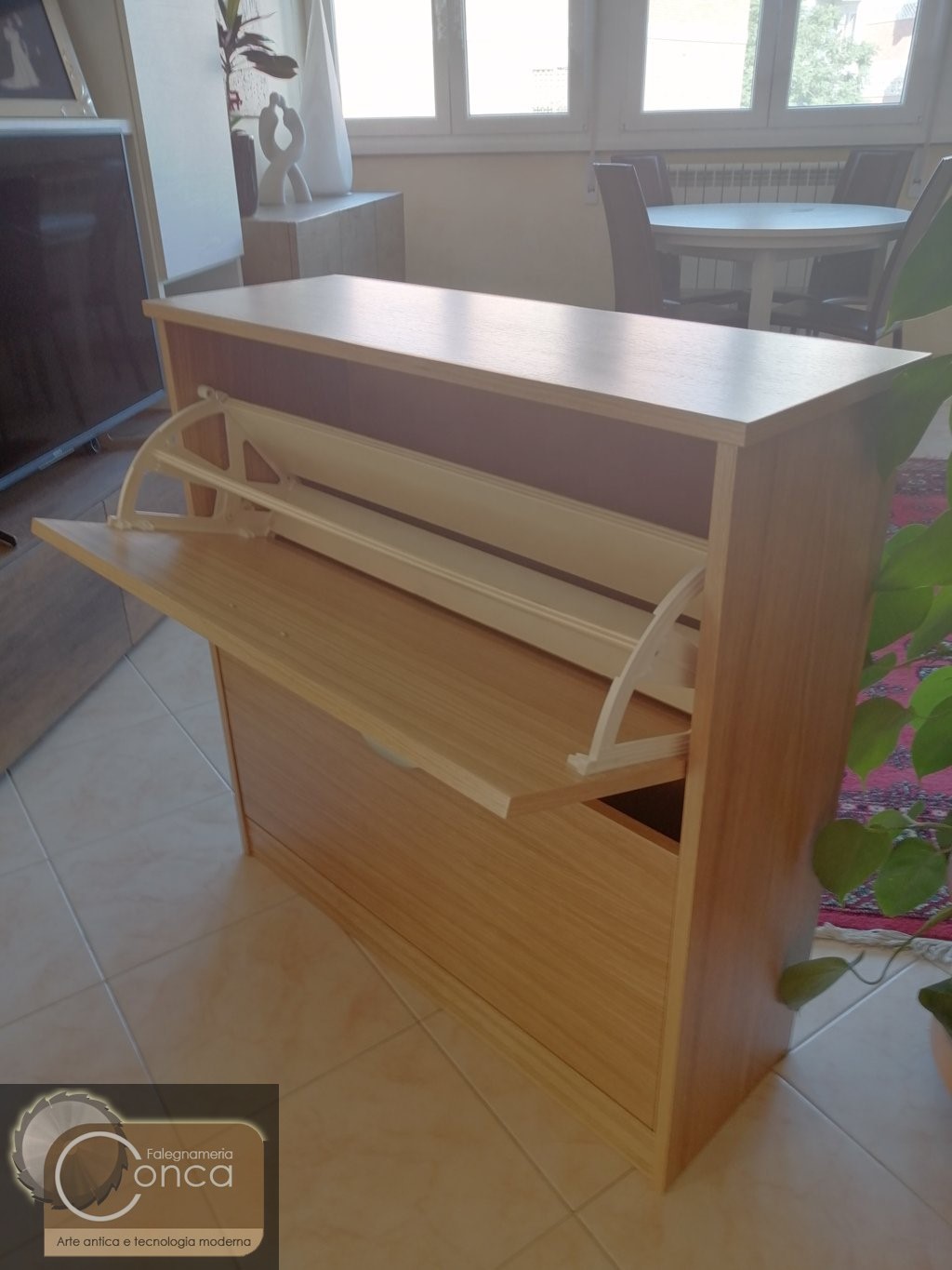 Scarpiera con Anta a Ribalta e Cestello in Legno