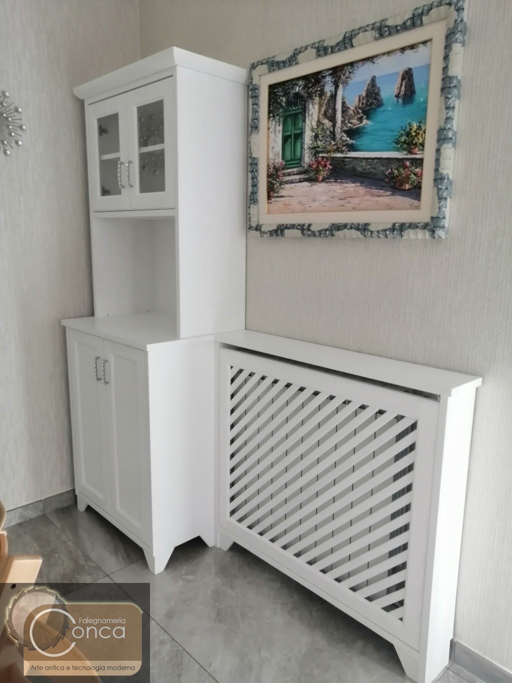 Credenza con Vetrina e con Copritermosifone Integrato