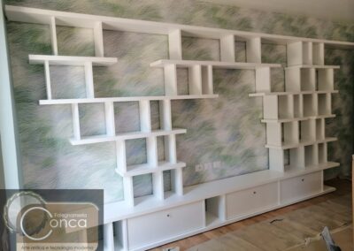Librerie in Legno Laccato con Piani Sfalsati